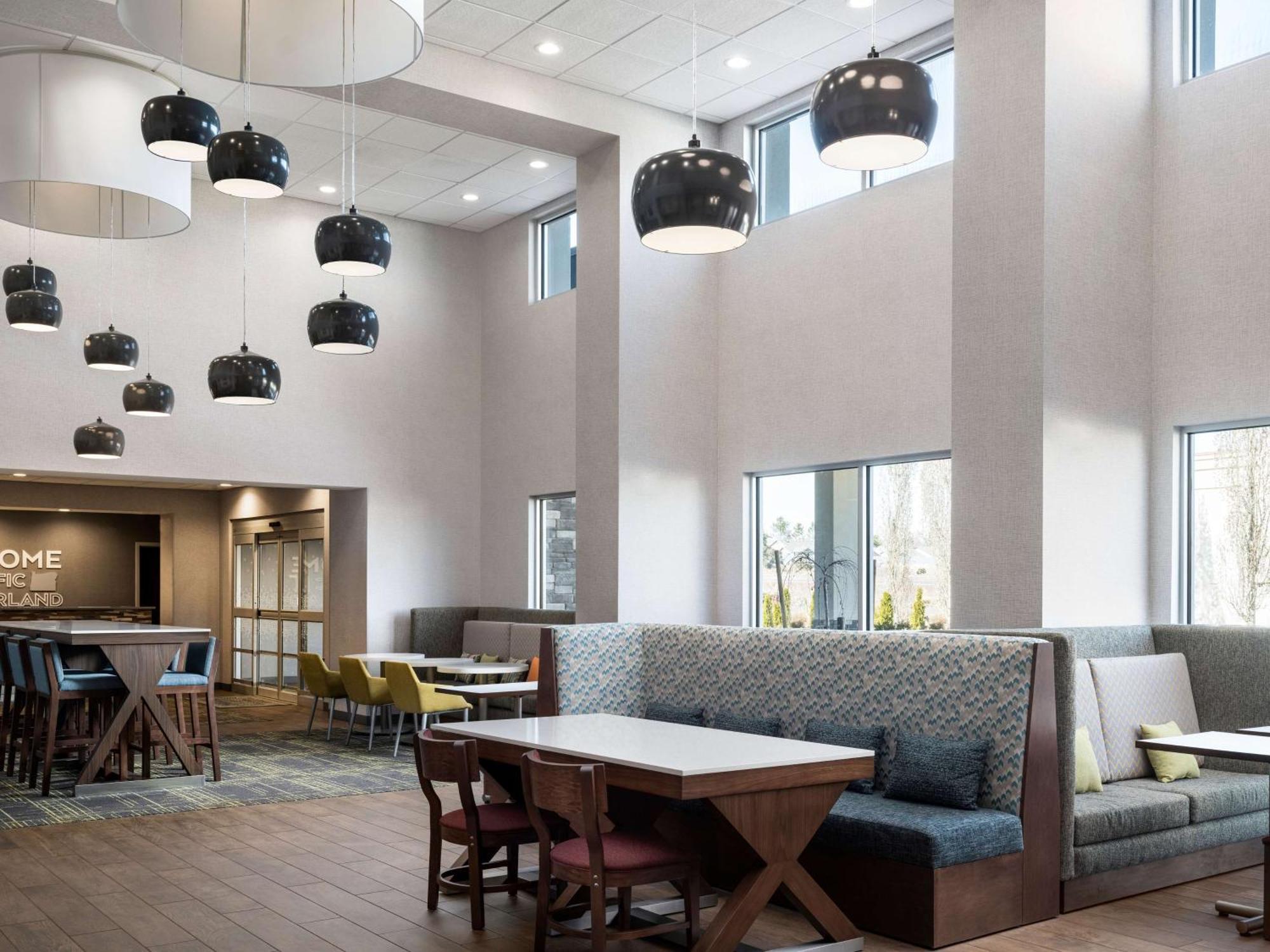 Hampton Inn Redmond Bend Airport Exterior photo