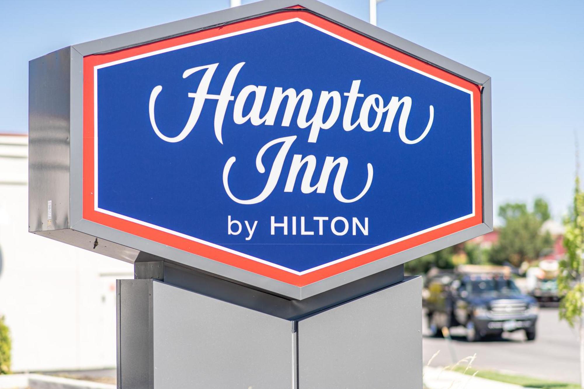 Hampton Inn Redmond Bend Airport Exterior photo
