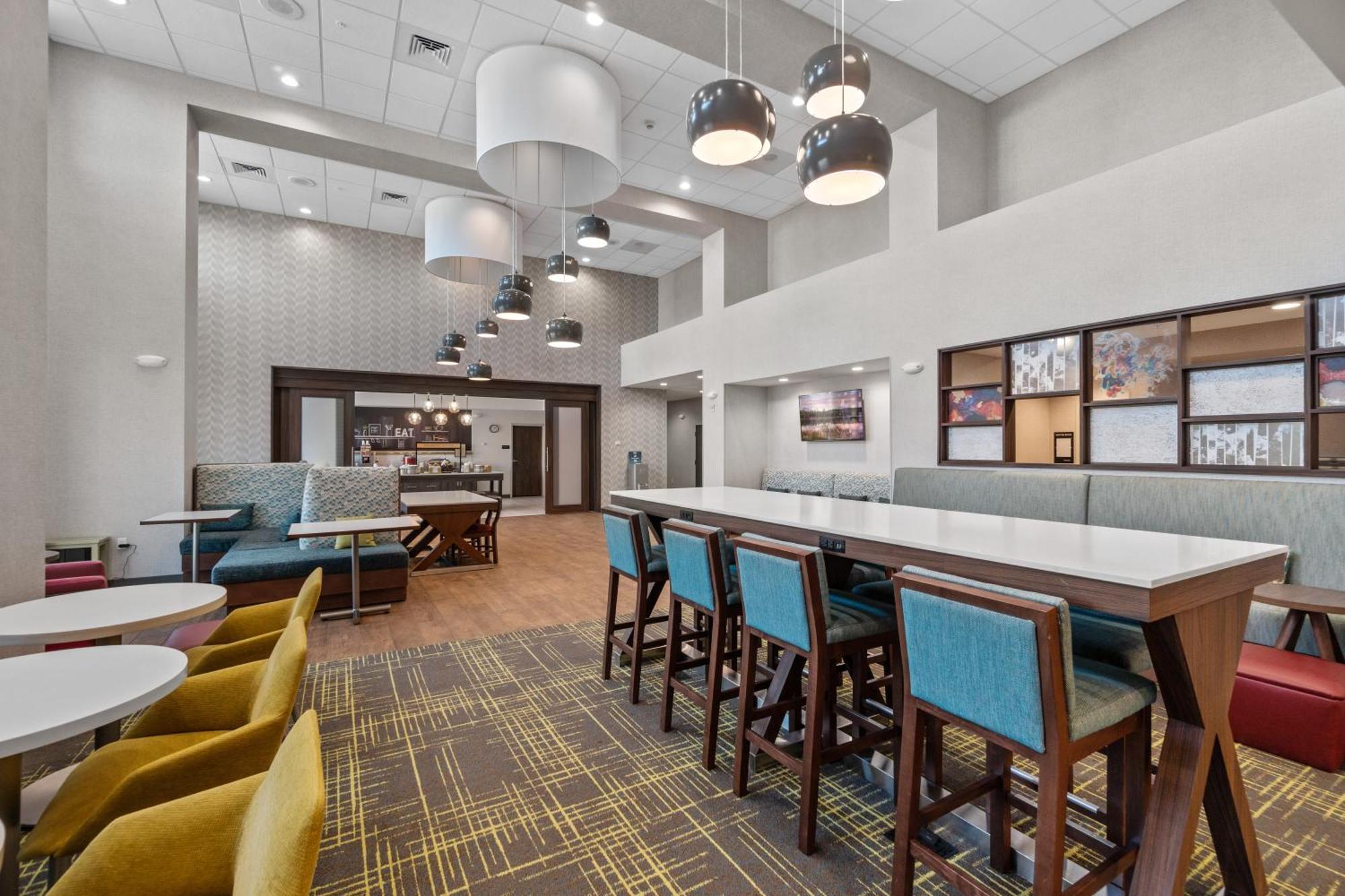 Hampton Inn Redmond Bend Airport Exterior photo