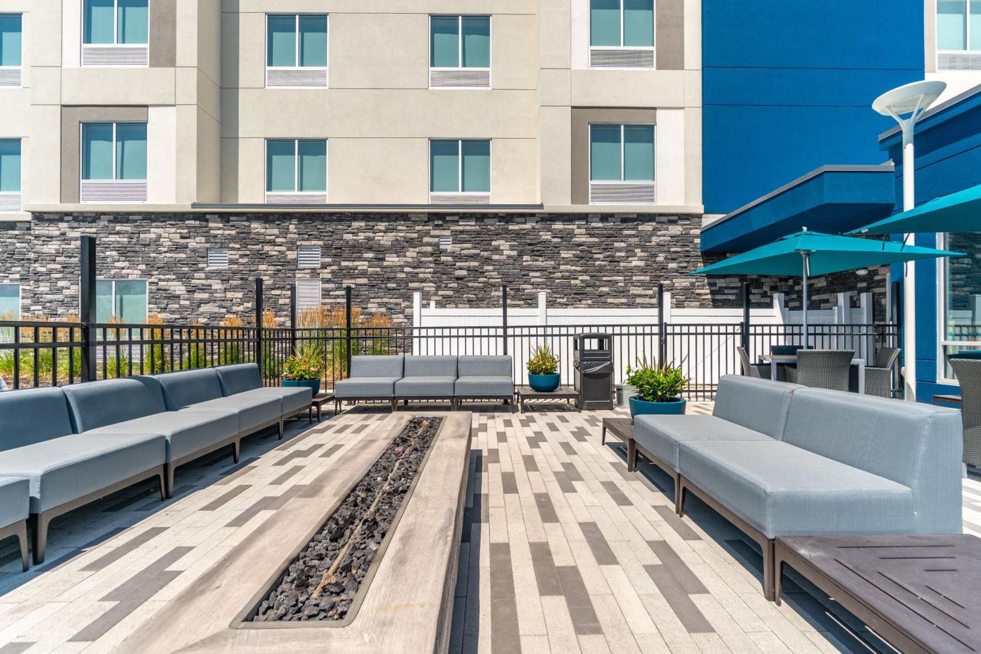 Hampton Inn Redmond Bend Airport Exterior photo
