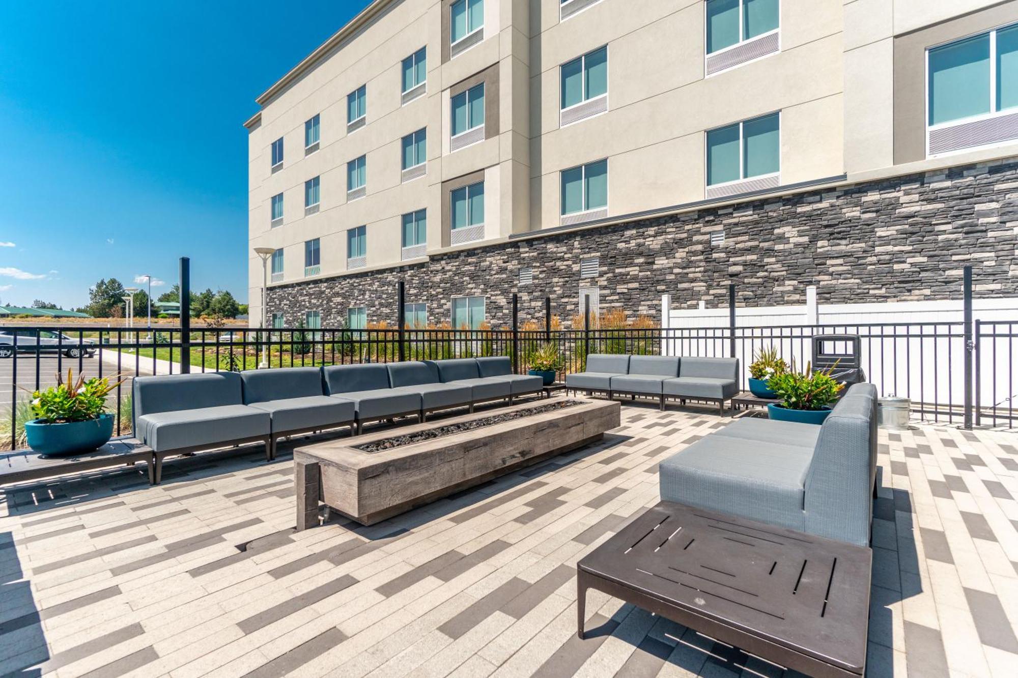 Hampton Inn Redmond Bend Airport Exterior photo
