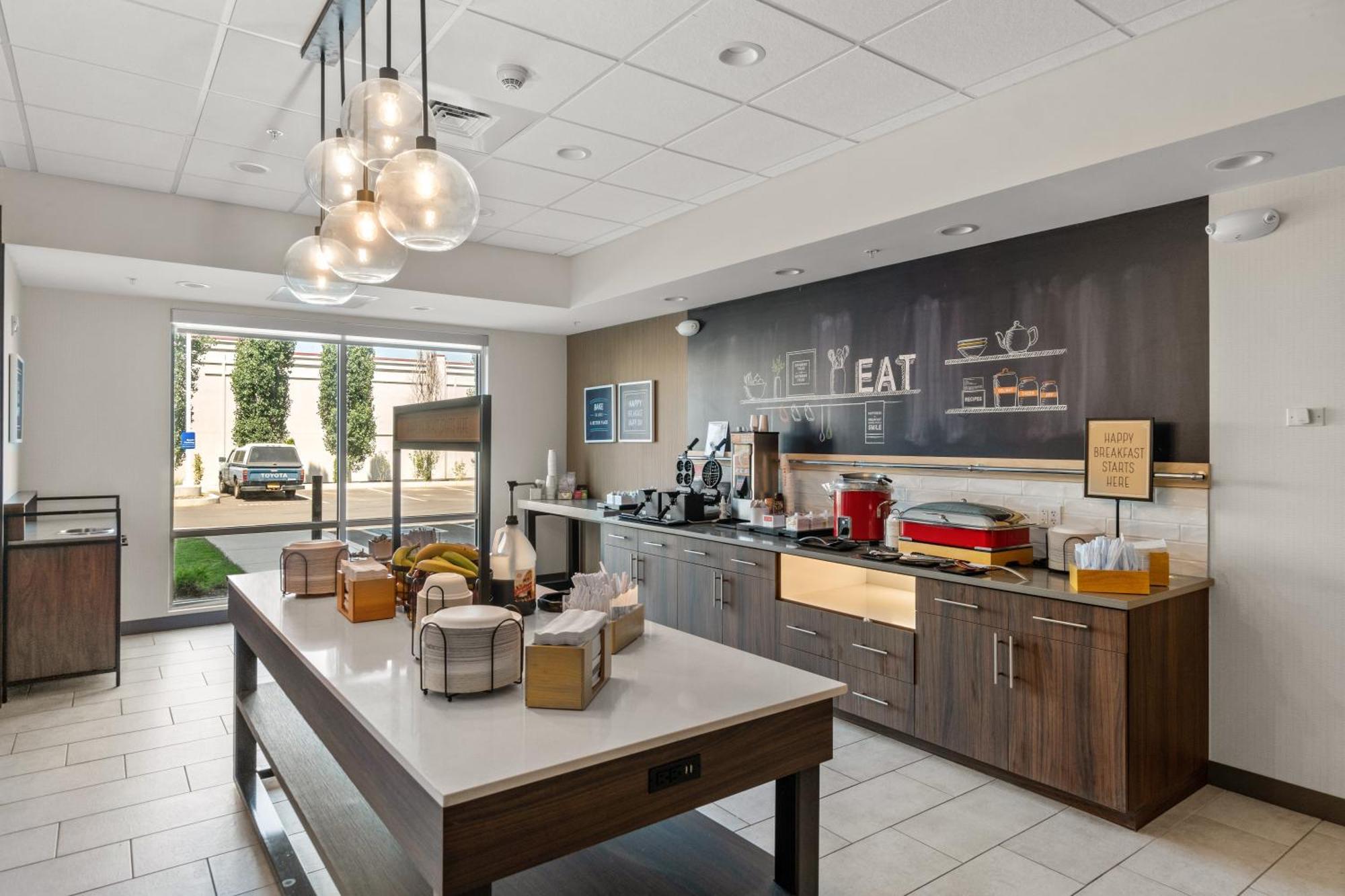 Hampton Inn Redmond Bend Airport Exterior photo