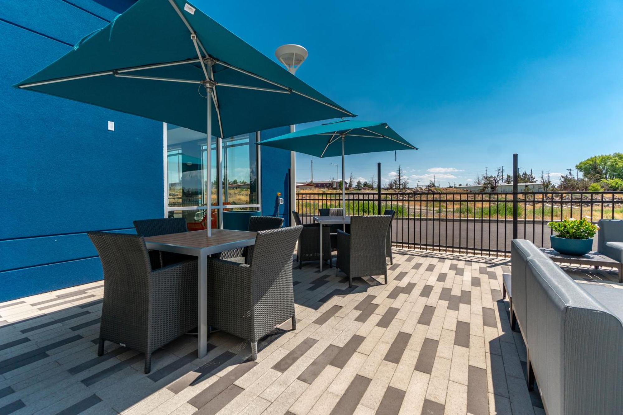 Hampton Inn Redmond Bend Airport Exterior photo