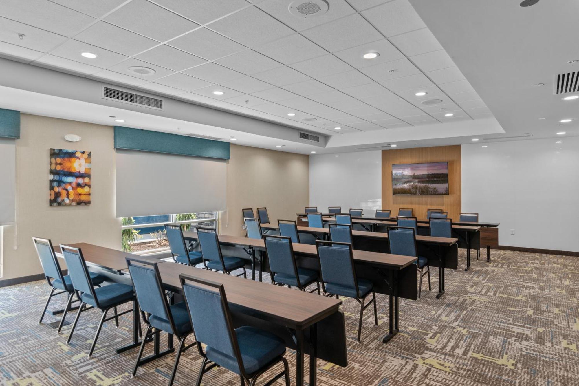 Hampton Inn Redmond Bend Airport Exterior photo